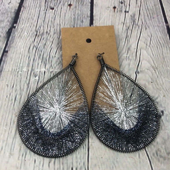 unbranded Jewelry - 5/$25 Rocker black silver tone thread tear drop